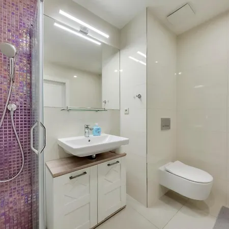 Centrum Bohemia Lux Апартаменты *